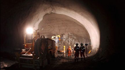 &nbsp; (Début des travaux du percement du tunnel de Saint Gothard, le 1er novembre 2003 © Getty images)