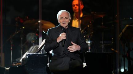 Charles Aznavour en concert, le 30 novembre 2011. (JEROME BRULEY / MAXPPP)