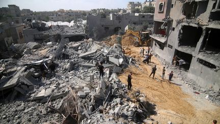 Des immeubles bombardés dans la bande de Gaza, le 12 octobre 2023. (ABED RAHIM KHATIB / ANADOLU)