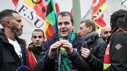 Benoît Teste, secrétaire général de la FSU, lors d'une manifestation contre la réforme des retraites, le 13 janvier 2020 à Vitry-sur-Seine. (LUDOVIC MARIN / AFP)