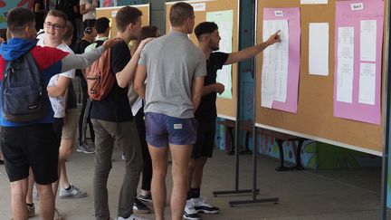 Près de 77,7% des candidats ont été reçus sans avoir besoin de passer le rattrapage. (GUILLAUME SOUVANT / AFP)