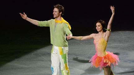 Nathalie P&eacute;chalat et Fabian Bourzat lors des Mondiaux 2014 de patinage artistique, le 29 mars 2014 &agrave; Saitama (Japon). (TOSHIFUMI KITAMURA / AFP)