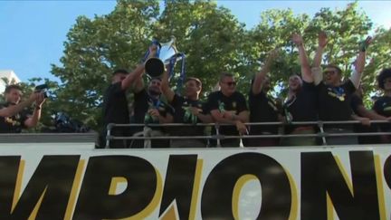 Rugby : les joueurs du Stade Rochelais célébrés en héros (FRANCE 3)