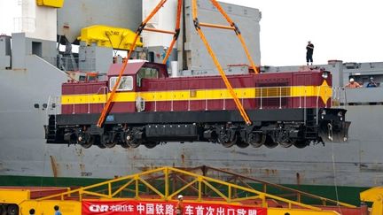 Exportation d'une locomotive chinoise vers l'Estonie (Xue Liqiang / XINHUA)