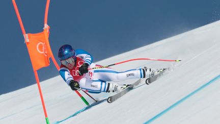 Alexis Pinturault lors de sa descente de l'épreuve du combiné des Jeux olympiques de Pékin, jeudi 10 février 2022. (DIMITAR DILKOFF / AFP)