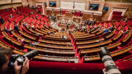 Une vue de l'Assemblée nationale, à Paris, le 27 janvier 2016, avant la séance de questions au gouvernement. (YANN KORBI / CITIZENSID / AFP)