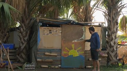 La Réunion : des "gilets jaunes" vivent sur un rond-point