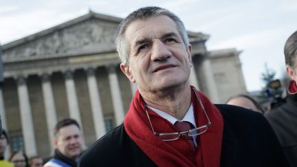 Le député MoDem Jean Lassalle, devant l'Assemblée nationale, à Paris, le 14 décembre 2013. (MAXPPP)