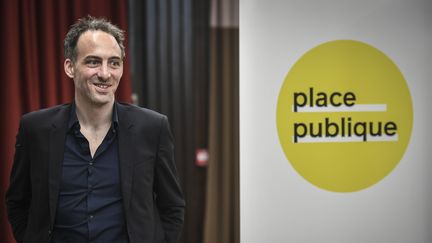 Raphaël Glucksmann donne une conférence de presse à Paris, le 15 mars 2019. (STEPHANE DE SAKUTIN / AFP)