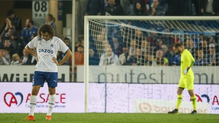 Mattéo Guendouzi et Pau Lopez tête basse, après le nul concédé par Marseille à Strasbourg (2-2), le 29 octobre 2022. (SPEICH FREDERIC / MAXPPP)