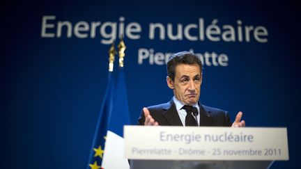 Nicolas Sarkozy prononce un discours sur le nucl&eacute;aire au Tricastin (Dr&ocirc;me) le 25 novembre 2011. (LIONEL BONAVENTURE / AFP)