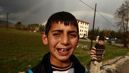 Le 16 février 2012, Hassan Saad, 13 ans, explique au photographe que son père a été tué il y a cinq mois par les partisans du président Bachar al-Assad. (REUTERS / Zohra Bensemra)