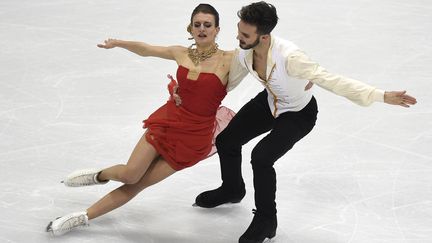 Gabriell Papadakis et Guillaume Cizeron lors du programme court  (JOE KLAMAR / AFP)