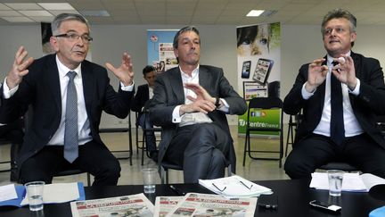 François Bonneau, Philippe Vigier et Philippe Loiseau, candidat aux régionales en Centre-Val de Loire, lors d'un débat à Saran (Loiret), le 9 décembre 2015. (MAXPPP)