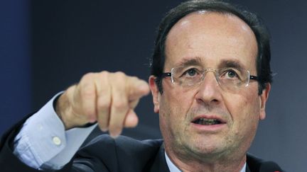 Le candidat socialiste &agrave; la pr&eacute;sidentielle Fran&ccedil;ois Hollande, le 30 novembre 2011 &agrave; Bruxelles (Belgique). (THIERRY ROGE / REUTERS)