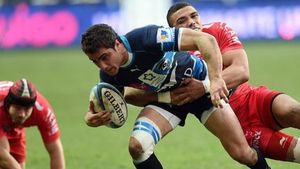 Lucas Dupont (MHR) plaqué par Bryan Habana (RCT) (PASCAL GUYOT / AFP)