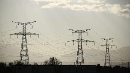 Vue d'un parc de pyl&ocirc;nes &eacute;lectriques &agrave; haute tension &agrave; Baixas, &agrave; c&ocirc;t&eacute; des Pyr&eacute;n&eacute;es, le 15 f&eacute;vrier 2012. (MAXPPP)