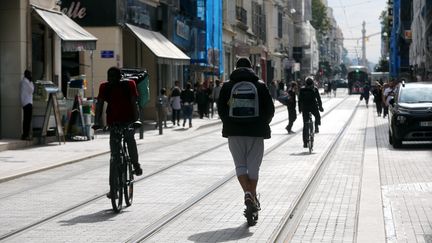 Piétons, vélos et trottinettes à Marseille le 12 octobre 2018. (VALLAURI NICOLAS / MAXPPP)