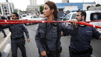 La police israélienne dans une rue de Tel Aviv en octobre 2015&nbsp; (? BAZ RATNER / REUTERS / X02483)