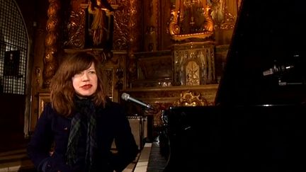 Shannon Wright pour un concert insolite et intimiste à la chapelle de Sainte Marie d'en Haut à Grenoble
 (France 3 / Culturebox)