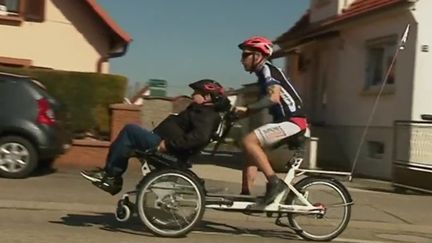 Triathlon : deux amis, dont l'un handicapé, font le pari de participer à l'Ironman de Roth