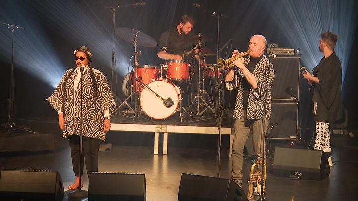 Florent Briqué, trompettiste du groupe Marthe et la chanteuse sud-africaine Pilani Bubu présenteront le 7 avril, leur création Zin Noogo. (France 3 Alpes : D. Borrelly / A. Kebabti / S. Dumaine / T. Huynh)