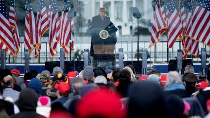 "Nous ne concéderons jamais la défaite", lance Donald Trump