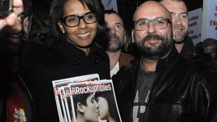 Audrey Pulvar distribue les Inrocks pendant une manifestation pro-mariage des homos, le 7 novembre 2012. (CITIZENSIDE / AFP)