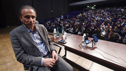 Tariq Ramadan, lors d'une conférence à Bordeaux (Gironde), le 26 mars 2016.&nbsp; (MEHDI FEDOUACH / AFP)