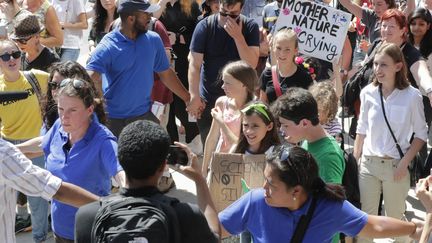 Greta Thunberg (en rose), lors d'un rassemblement pour le climat près du siège de l'ONU, le 30 août à New York. (LUIZ RAMPELOTTO / EUROPANEWSWIRE / MAXPPP)