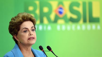 Dilma Rousseff lors d'une conférence de presse au palais présidentiel du Planalto, à Brasilia (Brésil), le 18 avril 2016. (EVARISTO SA / AFP)