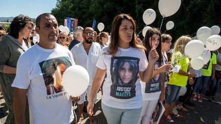 Les parents de&nbsp;Maëlys lors d'une marche en hommage à la fillette, à Pont de Beauvoisin (Isère), le 27 août 2018. (NICOLAS LIPONNE / NURPHOTO / AFP)