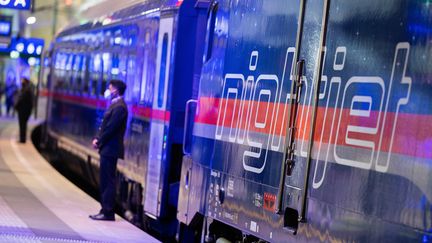 Depuis le 25 mai 2021, une liaison ferroviaire nocturne est assurée quotidiennement entre Vienne, Munich et Amsterdam.&nbsp; (GEORG HOCHMUTH / AFP)