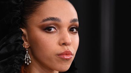 FKA Twigs, danseuse, chanteuse et&nbsp; performeuse britannique. (VALERIE MACON / AFP)