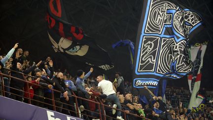 Des supporters de l'Inter Milan lors du match de Ligue des champions contre le FK Crvena Zvezsa, le 1er octobre 2024 (MATTEO BAZZI / MAXPPP)