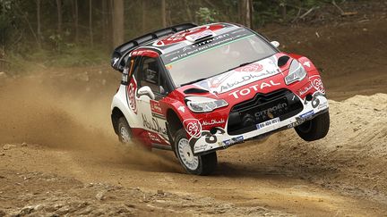 Kris Meeke joue les funambules (DPI / NURPHOTO)