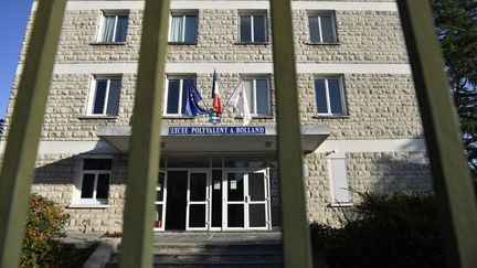 L'entrée du lycée Adrienne-Bolland à Poissy (Yvelines), le 7 septembre 2023, où était scolarisé le jeune Nicolas qui s'est suicidé. (JULIEN DE ROSA / AFP)