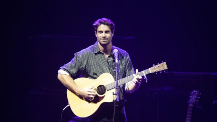 Le chanteur et comédien Tom Leeb, sur scène à Nice (Alpes-Maritimes), le 26 octobre 2019.&nbsp; (SYSPEO/SIPA)