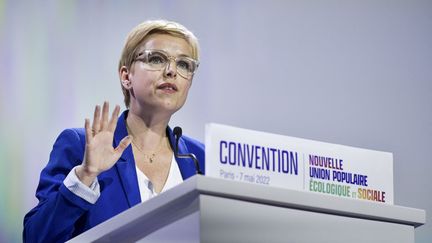 Dans la 11e circonscription de Paris, Clémentine Autain reste seule en lice au second tour des législatives après l'abandon de&nbsp;Virginie De Carvalho (photo du 7 mai 2022). (JULIEN DE ROSA / AFP)