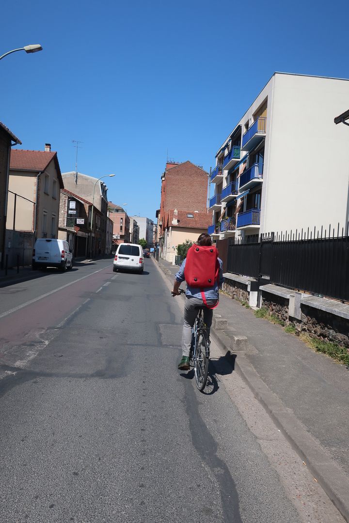 Fin de tournée pour le libraire du Tome 47 à Vitry-sur-Seine (Val de Marne)&nbsp;Grégoire Orsingher, qui livre ses clients pendant le confinement, 23 avril 2020 (Laurence Houot / FRANCEINFO CULTURE)