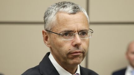 Le patron d'Alcatel-Lucent, Michel Combes, arrive pour &ecirc;tre auditionn&eacute; &agrave; l'Assembl&eacute;e nationale le 16 juin 2015. (KENZO TRIBOUILLARD / AFP)