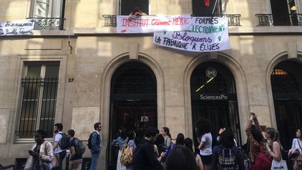 L'entrée de Sciences Po Paris au 27, rue Saint-Guillaume, jeudi 19 avril 2018.&nbsp; (JULIETTE CAMPION)