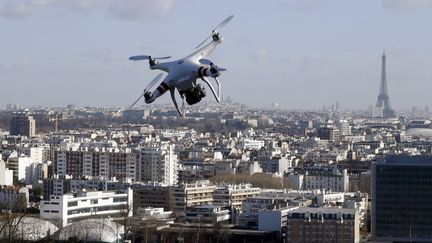 Un drone, pr&egrave;s de Paris, le 27 f&eacute;vrier 2015. (DOMINIQUE FAGET / AFP)