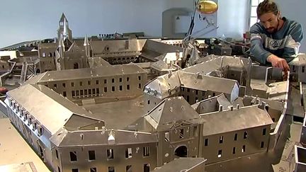 La "Cité Idéale" de l'abbaye de Fontevraud imaginée par les ateliers de Jacques Delarozière
 (France 3 / Culturebox)