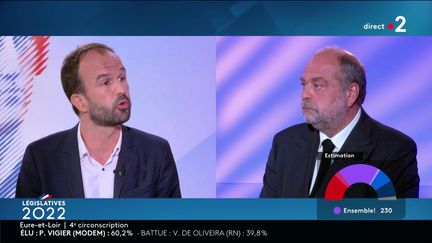 Manuel Bompard et le ministre de la Justice Eric&nbsp;Dupond-Moretti, sur France 2, à Paris, le 19 juin 2022. (FRANCE TELEVISIONS)