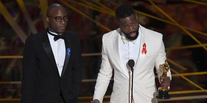 Le réalisateur Barry Jenkins (G) et l'auteur Tarell Alvin McCraney (D) aux Oscars 2017 pour "Moonlight"
 (Mark RALSTON / AFP)