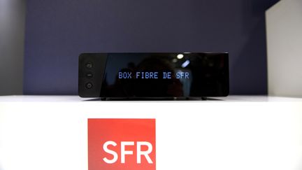 Le nouvelle box SFR photographiée le 9 novembre 2015 à Paris.&nbsp; (ALAIN JOCARD / AFP)