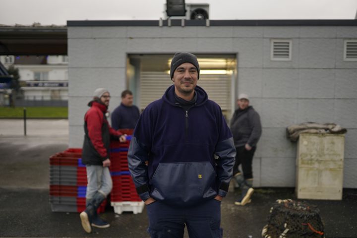 Le patron de pêche Martin Josse à Calais, le 9 décembre 2020. (PIERRE-LOUIS CARON / FRANCEINFO)