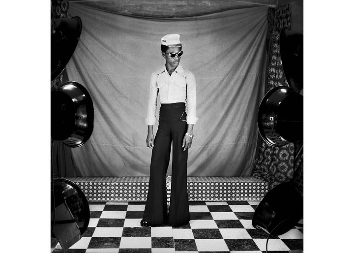 Samuel Fosso, Self-portrait, Series "70's Lifestyle", 1975-78 (© Samuel Fosso, courtesy Jean-Marc Patras / Paris)