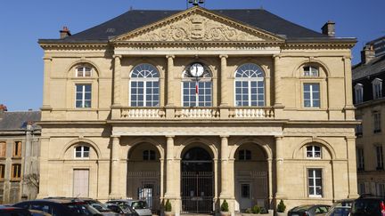 La mairie de Sedan (Ardennes), en avril 2010. (SOBERKA RICHARD / HEMIS.FR / AFP)